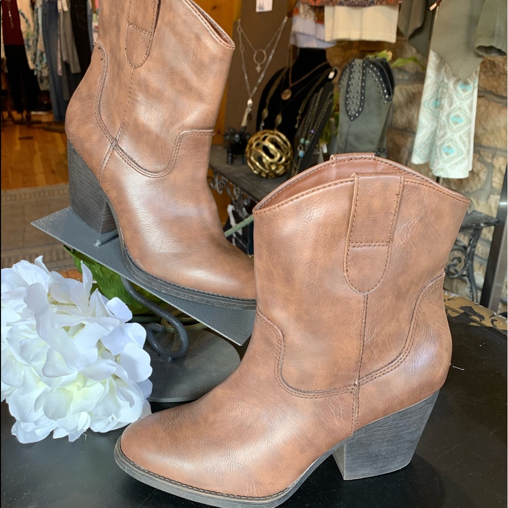 Madden Girl ankle bootie NWOT